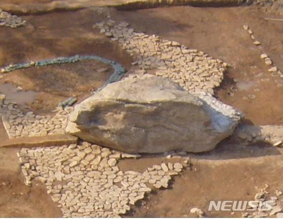 [서울=뉴시스] 경남 김해시 구산동 지석묘. (사진=문화재청 제공) 2022.08.07. photo@newsis.com *재판매 및 DB 금지
