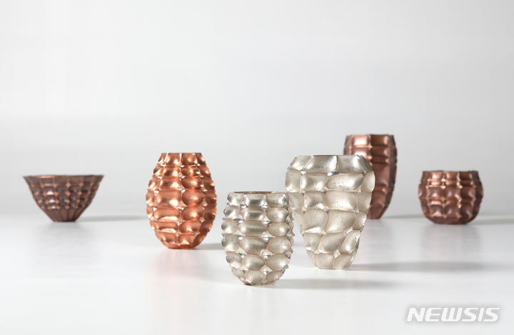 [전주=뉴시스]윤난슬 기자 = 한국전통문화전당은 전주공예품전시관이 전시 1관에서 '수수(秀手) 청년 작가 특별 기획전'을 오는 9일부터 21일까지 진행한다고 8일 밝혔다.(사진=전당 제공) 