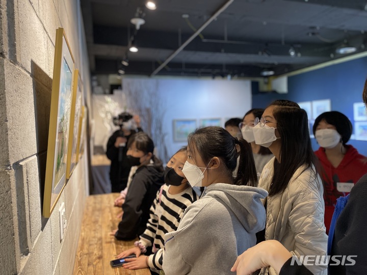 [전주=뉴시스]윤난슬 기자 = 한국소리문화의전당은 전북도민들의 여유로운 문화 여가생활을 통한 삶의 질 향상을 위해 연령별 맞춤형 문화예술교육 프로그램을 마련하고 수강생을 모집한다고 8일 밝혔다.(사진=전당 제공) 