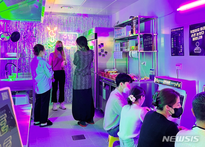 [서울=뉴시스] 먼키 '주방오락실'. (사진=먼슬리키친 제공) 2022.08.09. photo@newsis.com