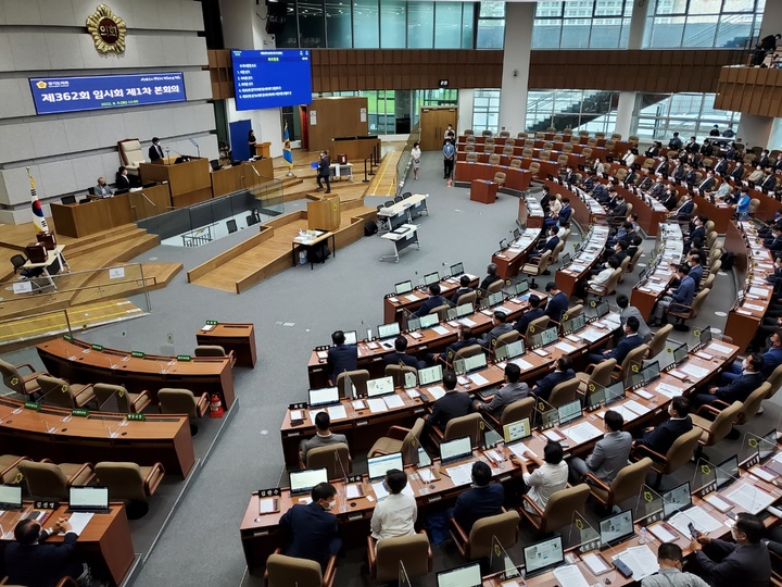 [수원=뉴시스] 이병희 기자 = 경기도의회 제362회 임시회 제1차 본회의. 2022.08.09. iambh@newsis.com *재판매 및 DB 금지