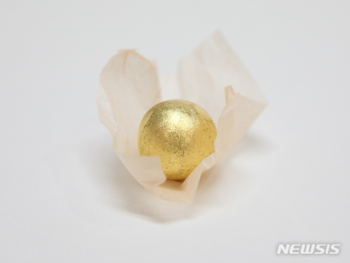 [서울=뉴시스]수험생들이 컨디션 조절을 위해 찾는 ‘우황 청심원’은 가슴의 두근거림을 완화하는 효과가 있지만 긴장도 풀기 때문에 졸음을 유발할 수 있다. 한의사로부터 정확한 진단을 받은 후 개인별로 처방받고 시험 전 반 알 정도를 미리 먹어보고 반응을 살펴보는 것이 권장된다. (사진= 자생한방병원 제공) 2022.08.09