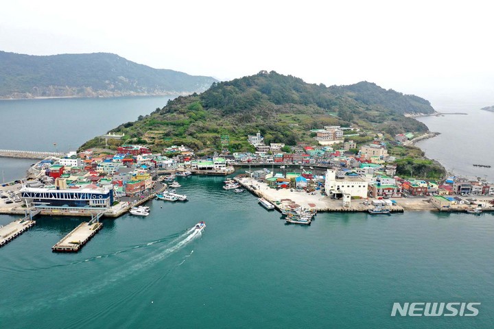 [여수=뉴시스] 전남 여수시 거문도 내항 전경. (사진=전남도 제공) 2022.08.09. photo@newsis.com