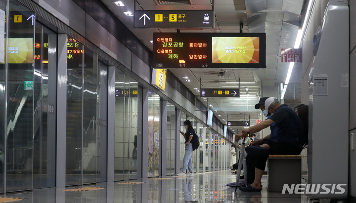 서울 지하철 3호선 '지축~대화역' 운행중단…"선로 침수"