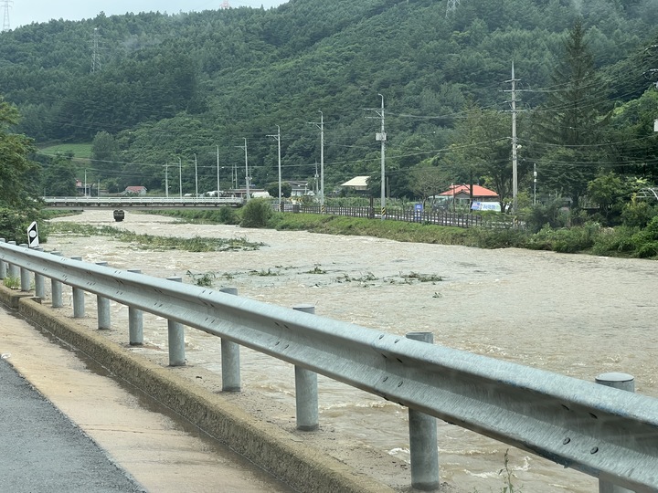 [평창=뉴시스] 강우로 평창강 수위가 상승한 모습. (사진=뉴시스 DB). photo@newsis.com  *재판매 및 DB 금지
