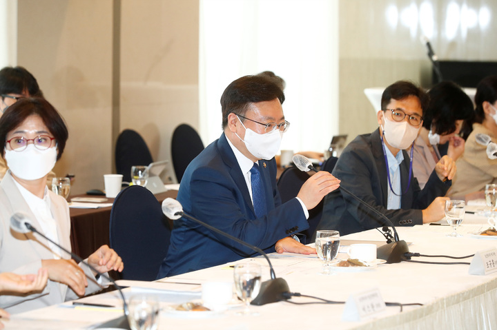 [세종=뉴시스]조규홍 보건복지부(복지부) 제1차관이 지난 10일 오후 4시30분 서울 중구 프레지던트 호텔에서 국민연금심의위원회를 열고 모두발언을 하고 있다. (사진=복지부 제공) 2022.08.14. photo@newsis.com *재판매 및 DB 금지