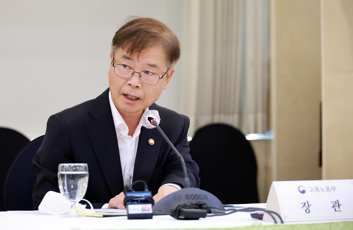 [서울=뉴시스] 이정식 고용노동부 장관. (사진=고용노동부 제공) 2022.08.10. photo@newsis.com *재판매 및 DB 금지