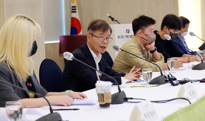 [서울=뉴시스] 이정식 고용노동부 장관이 10일 서울 중구 프레지던트 호텔에서 열린 '주요IT기업 간담회'에 참석해 발언하고 있다. (사진=고용노동부 제공) 2022.08.10. photo@newsis.com *재판매 및 DB 금지