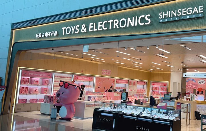 신세계면세점 인천공항점 잔망루피 매장(사진=신세계면세점 제공) *재판매 및 DB 금지