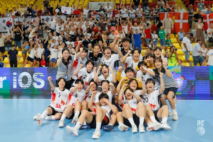 [서울=뉴시스] 제9회 세계청소년여자선수권대회에서 우승한 한국 청소년(U-18) 여자핸드볼 대표팀. (사진 = 국제핸드볼연맹 홈페이지 캡처) *재판매 및 DB 금지
