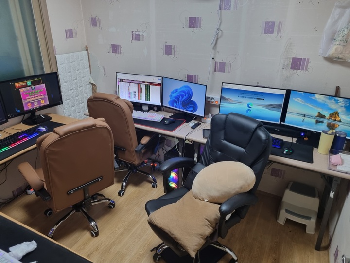 [전주=뉴시스]이동민 기자 = 전북경찰청은 도박공간 개설 등 혐의로 태국 국적 A(30대)씨 등 17명을 붙잡아 11명을 구속하고 6명을 불구속 입건했다고 11일 밝혔다. 사진은 피의자들이 사용한 작업장.(전북경찰청 제공) *재판매 및 DB 금지