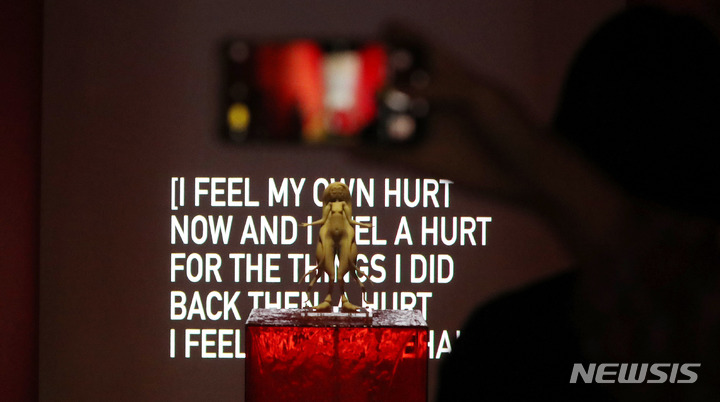 [서울=뉴시스] 추상철 기자 = 2022 아르코미술관 융복합 예술 페스티벌 '땅속 그물 이야기' 전시회 기자간담회가 열린 11일 오전 서울 종로구 아르코미술관에서 3D프린팅을 통한 조각작품이 전시돼 있다. 2022.08.11. scchoo@newsis.com