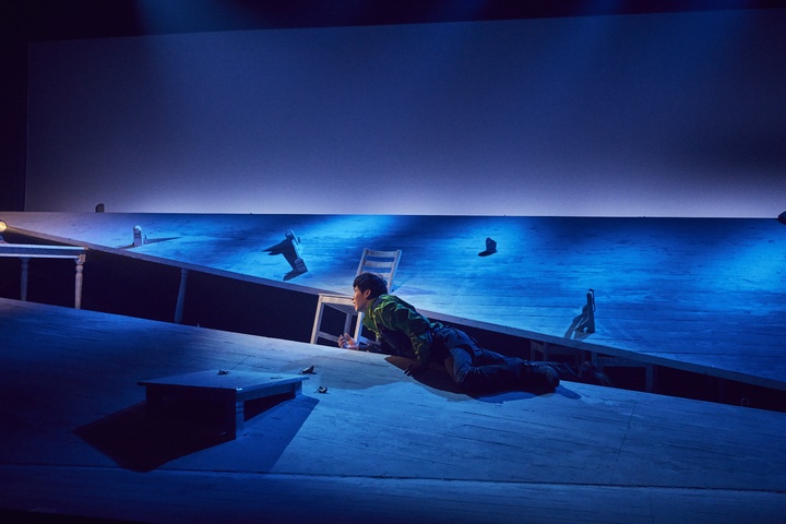 [서울=뉴시스]연극 '터칭 더 보이드' 공연 사진. (사진=연극열전 제공) 2022.08.12. photo@newsis.com *재판매 및 DB 금지