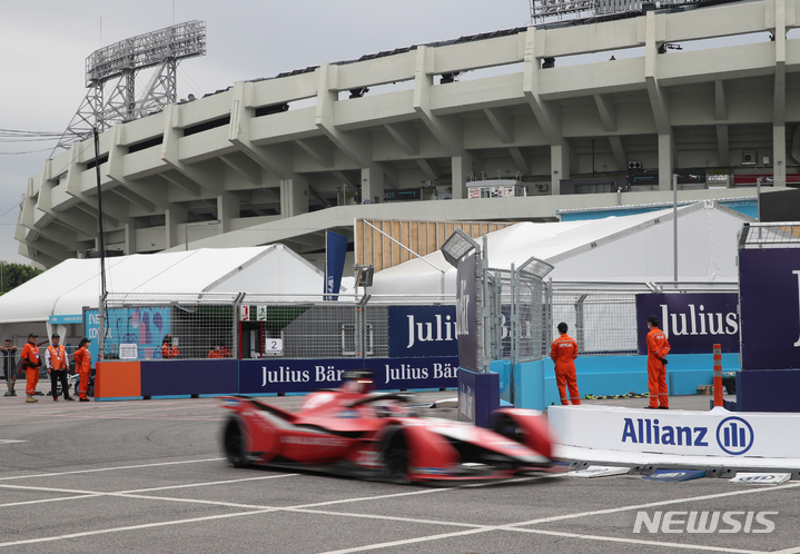 [서울=뉴시스] 고승민 기자 = 10일 서울 고척스카이돔에서 열린 2022 KBO리그 롯데 자이언츠 대 키움 히어로즈 경기,&nbsp; 2022.08.10. kkssmm99@newsis.com