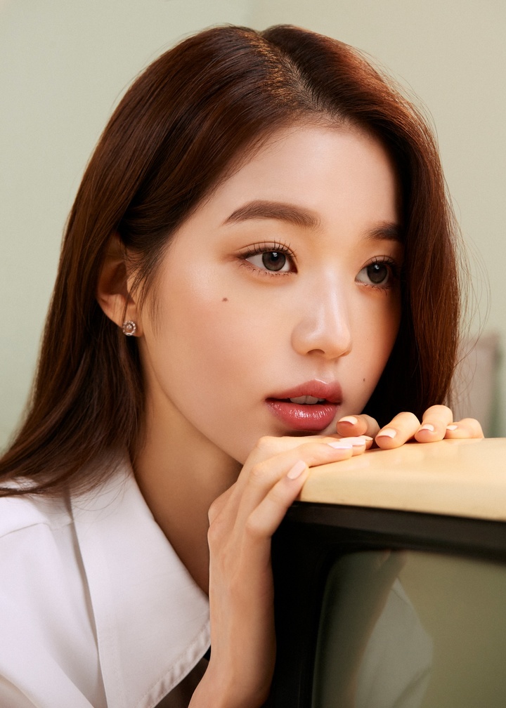 걸그룹 '아이브' 장원영이 모델로 나선 '하파크리스틴 시크리티브 올리브' 화보 *재판매 및 DB 금지