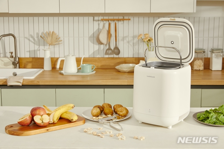 [서울=뉴시스] 락앤락 '음식물 쓰레기 냉장고 5ℓ'. (사진=락앤락 제공) 2022.08.16. photo@newsis.com