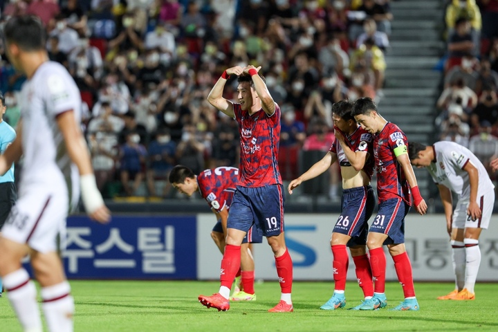  *재판매 및 DB 금지