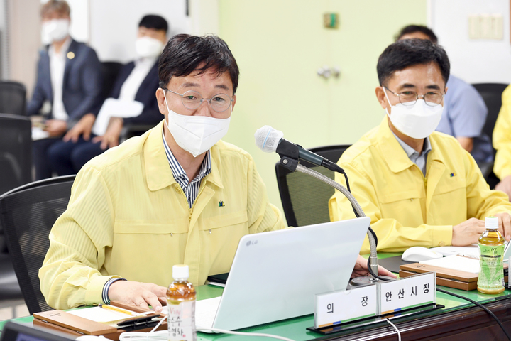 [안산=뉴시스] 이민근 경기 안산시장이 지난 16일 안산시청에서 통합방위협의회를 주재하고 있다. (사진=안산시 제공) 2022.08.17. photo@newsis.com *재판매 및 DB 금지