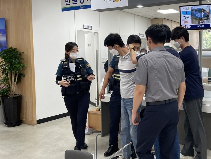 진상 민원인은 이렇게…충주시청서 모의훈련