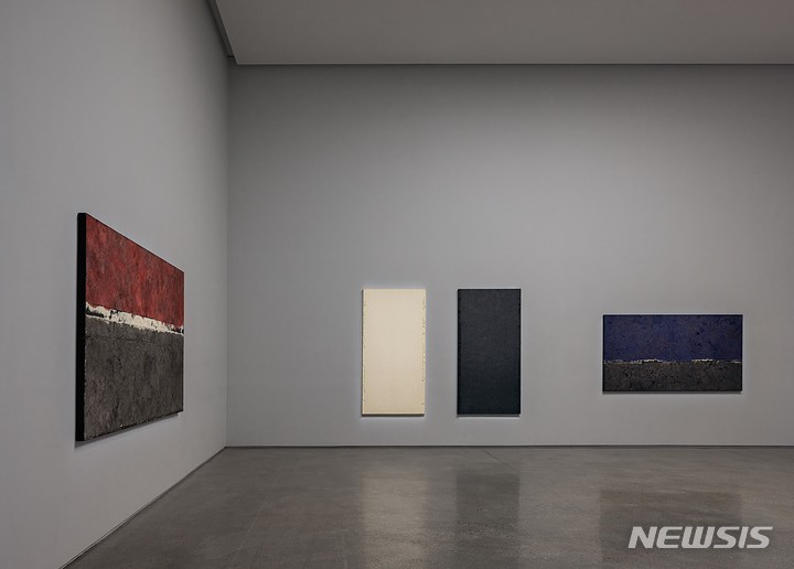 [서울=뉴시스]정창섭 물(物)심(心) 전시 전경.사진=PKM갤러리 제공.