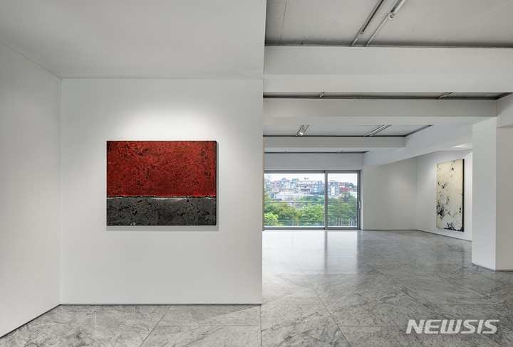 [서울=뉴시스]정창섭 물(物)심(心) 전시 전경.사진=PKM갤러리 제공.