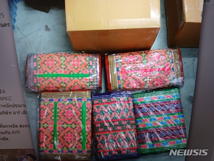 마약이 든 태국 전통의상 원단. (사진=경기북부경찰청 제공) 
