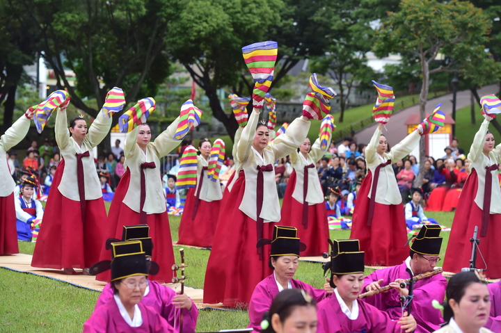 [진주=뉴시스]진주 의암별제. *재판매 및 DB 금지