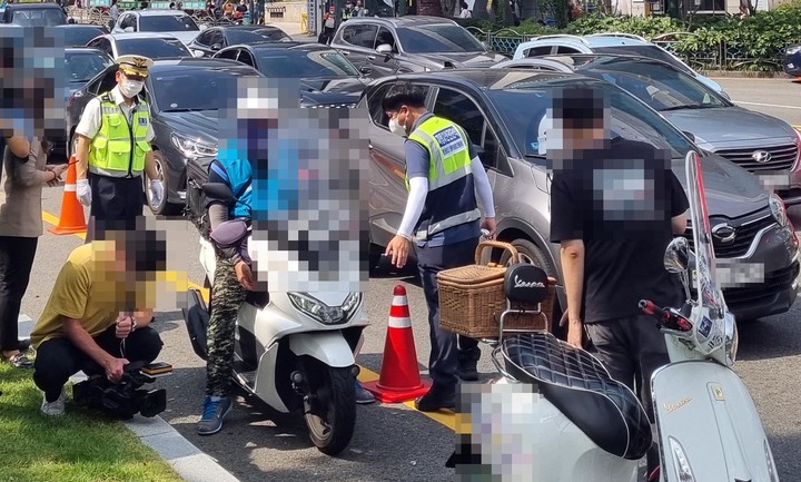 [부산=뉴시스] 부산 부산진구 서면교차로 오토바이 광역단속. (사진=부산경찰청 제공) *재판매 및 DB 금지