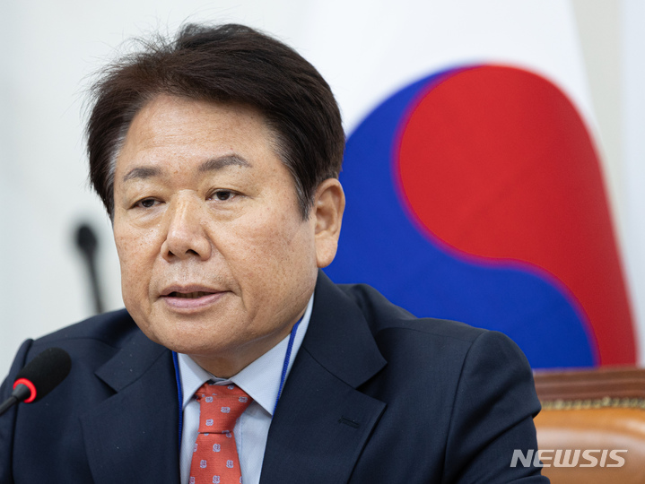 [서울=뉴시스] 최진석 기자 = 정양석 국민의힘 비대위원이 18일 오전 서울 여의도 국회에서 열린 비상대책위원회의에서 발언을 하고 있다. (공동취재사진) 2022.08.18. photo@newsis.com