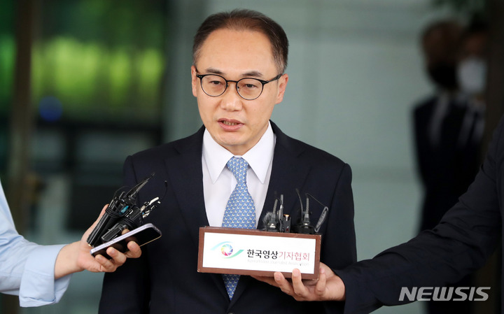 [서울=뉴시스] 추상철 기자 = 이원석 검찰총장 후보자가 18일 오후 서울 서초구 대검찰청에서 입장을 발표하고 있다. 2022.08.18. scchoo@newsis.com