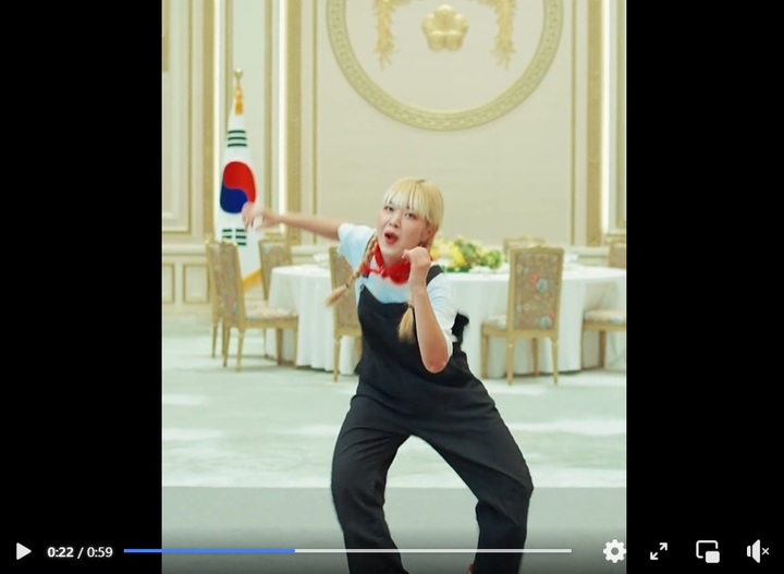 '청와대에서 춤을! 청와대 국민 품으로!' 캠페인영상. (사진=문화체육관광부 페이스북 캡처) photo@newsis.com *재판매 및 DB 금지