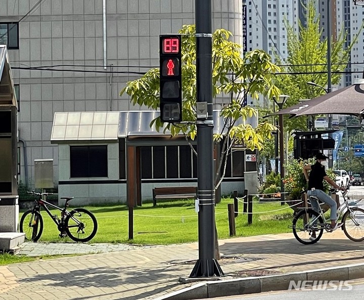 보행신호등 잔여 시간 표시기 설치.(사진=의정부시 제공)