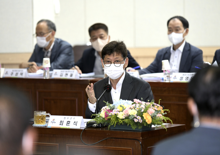 [장수=뉴시스] 한훈 기자 = 전북 장수군은 지난 16일부터 19일까지 이어진 ‘군민과 군수와의 대화’를 군민의 적극적인 참여 속에 성황리를 끝났다고 밝혔다.(사진=장수군 제공).2022.08.19. photo@newsis.com *재판매 및 DB 금지