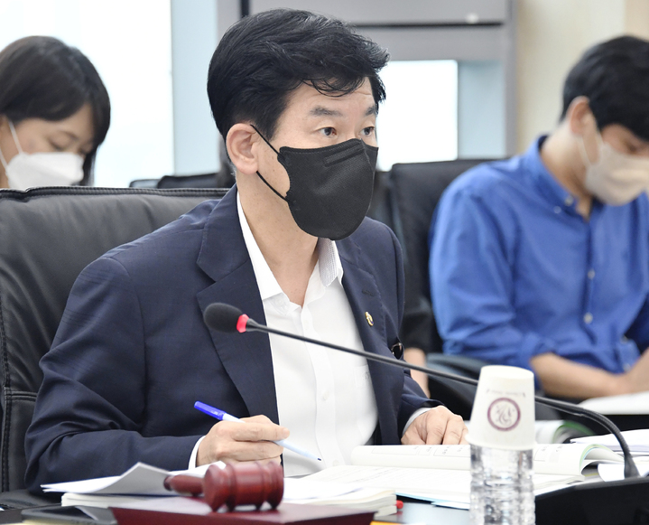 [서울=뉴시스] 최상대 기획재정부 차관이 19일 서울 영등포구에서 열린 '24차 국유재산정책심의위원회'를 주재하고 있다. (사진=기획재정부 제공) 2022.08.19. photo@newsis.com *재판매 및 DB 금지