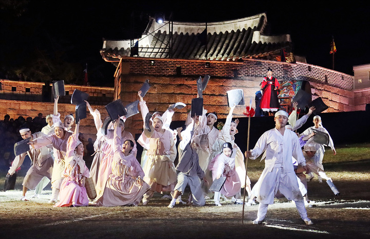 [부산=뉴시스] 부산 '동래읍성역사축제' 중 동래성 전투재현 장면. (사진=동래구청 제공) *재판매 및 DB 금지