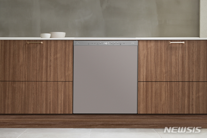 [서울=뉴시스] SK매직 14인용 식기세척기 '터치온 프로'. (사진=SK매직 제공) 2022.08.22. photo@newsis.com