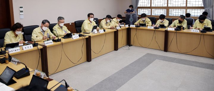 [함평=뉴시스] 전남 함평군이 22일 오전 군청 소회의실에서 2022 대한민국 국향대전 추진계획 보고회를 갖고 준비상황을 점검하고 있다. (사진=함평군 제공) 2022.08.22 photo@newsis.com *재판매 및 DB 금지