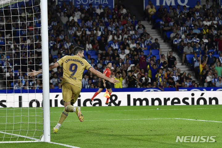 [산세바스티안=AP/뉴시스]득점 기계 레반도프스키. 2022.08.21.