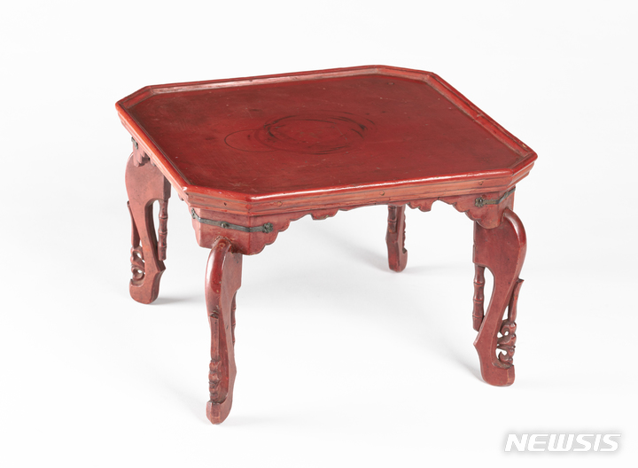 [서울=뉴시스]주칠사각반&nbsp; 36x35x24.5cm