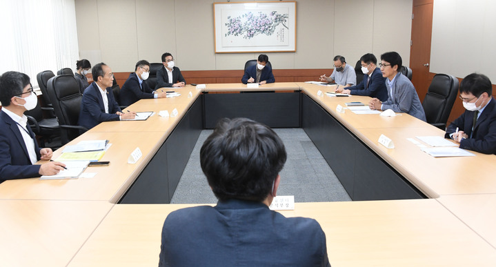 [세종=뉴시스] 추경호 부총리 겸 기획재정부 장관은 23일 국제금융센터에서 최근 외환시장 상황 및 전망 등을 논의하는 회의를 개최했다. (사진=기재부 제공) *재판매 및 DB 금지