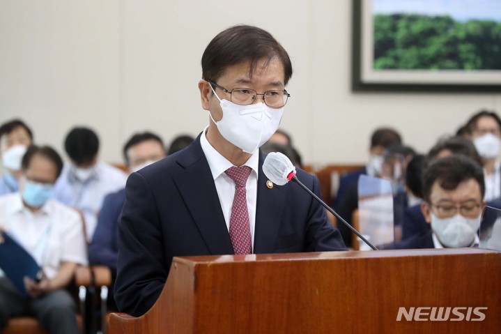 [서울=뉴시스] 김선웅 기자 = 이정식 고용노동부 장관. 2022.08.23. mangusta@newsis.com