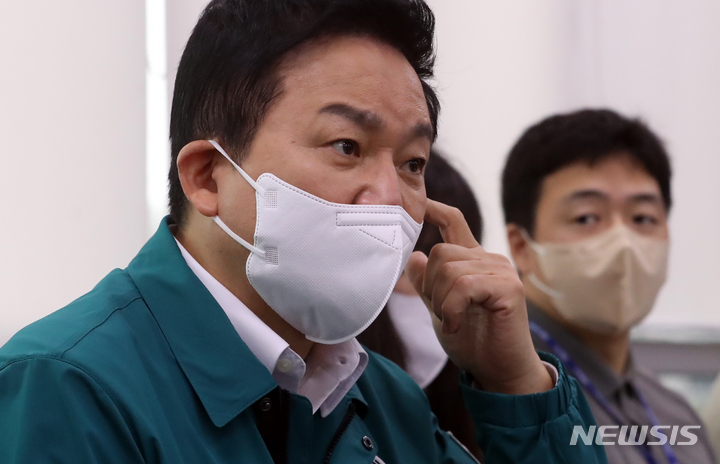 [세종=뉴시스] 강종민 기자 = 원희룡 국토교통부 장관이 23일 오전 세종시 정부세종청사에서 출입기자 간담회를 갖고 있다. 2022.08.23. ppkjm@newsis.com