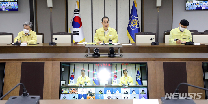 [세종=뉴시스] 강종민 기자 = 한덕수 국무총리가 24일 오전 세종시 정부세종청사에서 열린 코로나19 중앙재난안전대책본부 회의에서 모두발언을 하고 있다. 2022.08.24. ppkjm@newsis.com