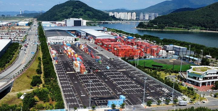 [부산=뉴시스] 부산항 신항 웅동 배후단지 영구 장치장 전경 (사진=BPA 제공) *재판매 및 DB 금지