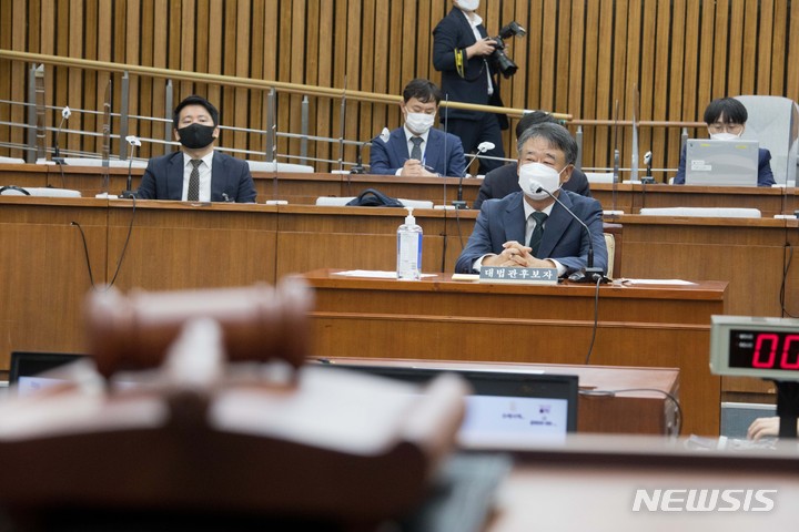 [서울=뉴시스] 고범준 기자 = 오석준 대법관 후보자가 29일 오전 서울 여의도 국회에서 열린 인사청문회에서 의원들 질의에 답변하고 있다. (공동취재사진) 2022.08.29. photo@newsis.com