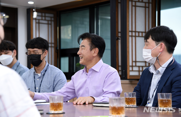 김동근 의정부시장이 소통·공감 간담회에 참석했다.
