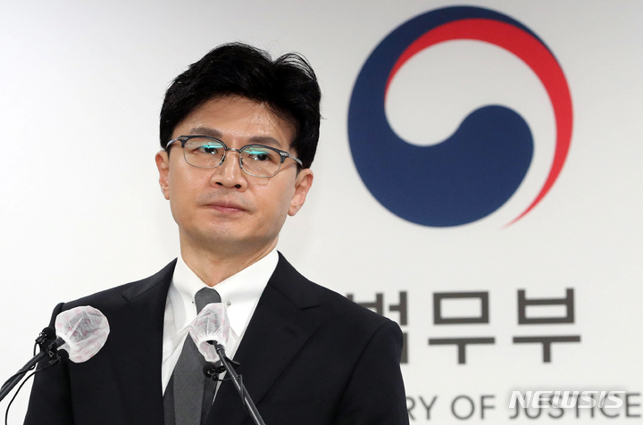 [과천=뉴시스] 조성우 기자 =법무부는 25일 '숙련기능인력 3만5000명 혁신적 확대 방안(K-point E74)'을 본격 시행한다고 밝혔다. 사진은 한동훈 법무부 장관. (공동취재사진) 2022.08.31. photo@newsis.com