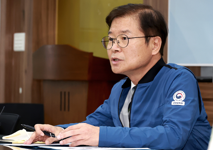 [서울=뉴시스] 이정식 고용노동부 장관. (사진=고용노동부 제공) 2022.08.31. photo@newsis.com *재판매 및 DB 금지