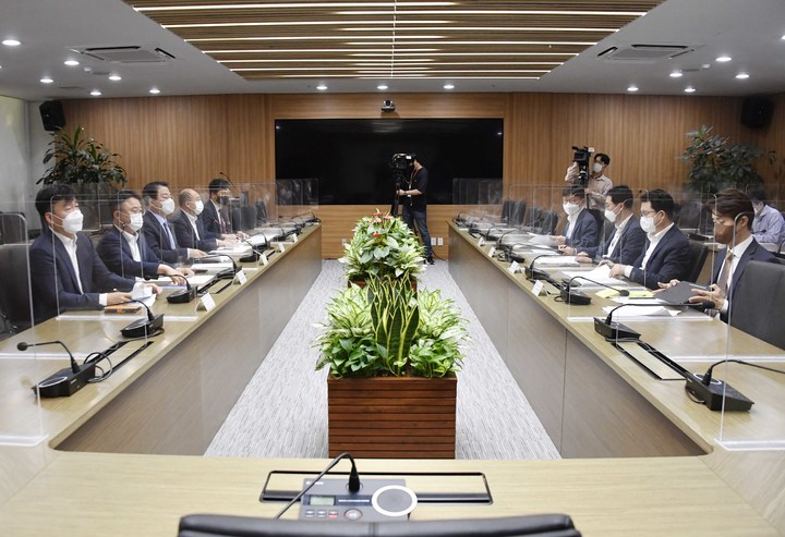 [세종=뉴시스] 2일 서울 영등포구 한국수출입은행에서 열린 '제7차 비상경제차관회의'. (사진=기재부 제공) *재판매 및 DB 금지