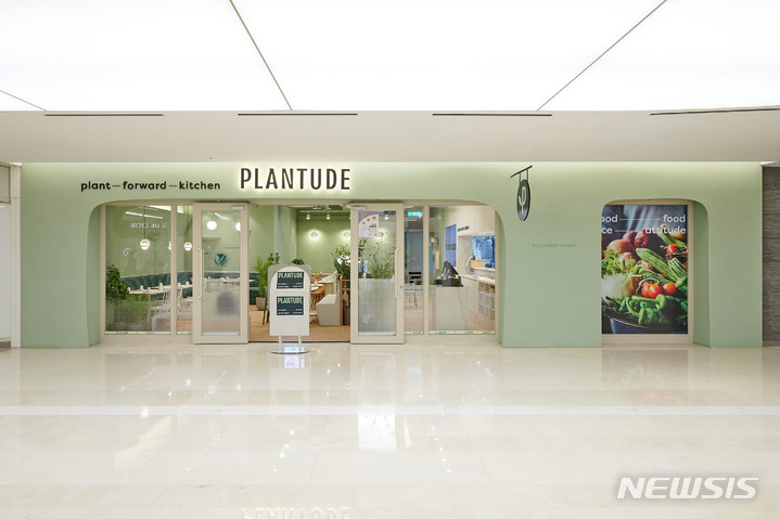 외식 사업 잇따라 도전장 내미는 식품 기업…이유는?